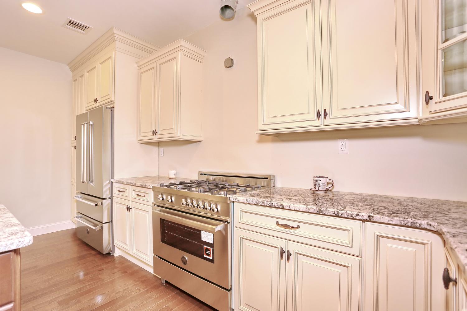 Hillsdale — White Kitchen Cabinets — Dadak LLC