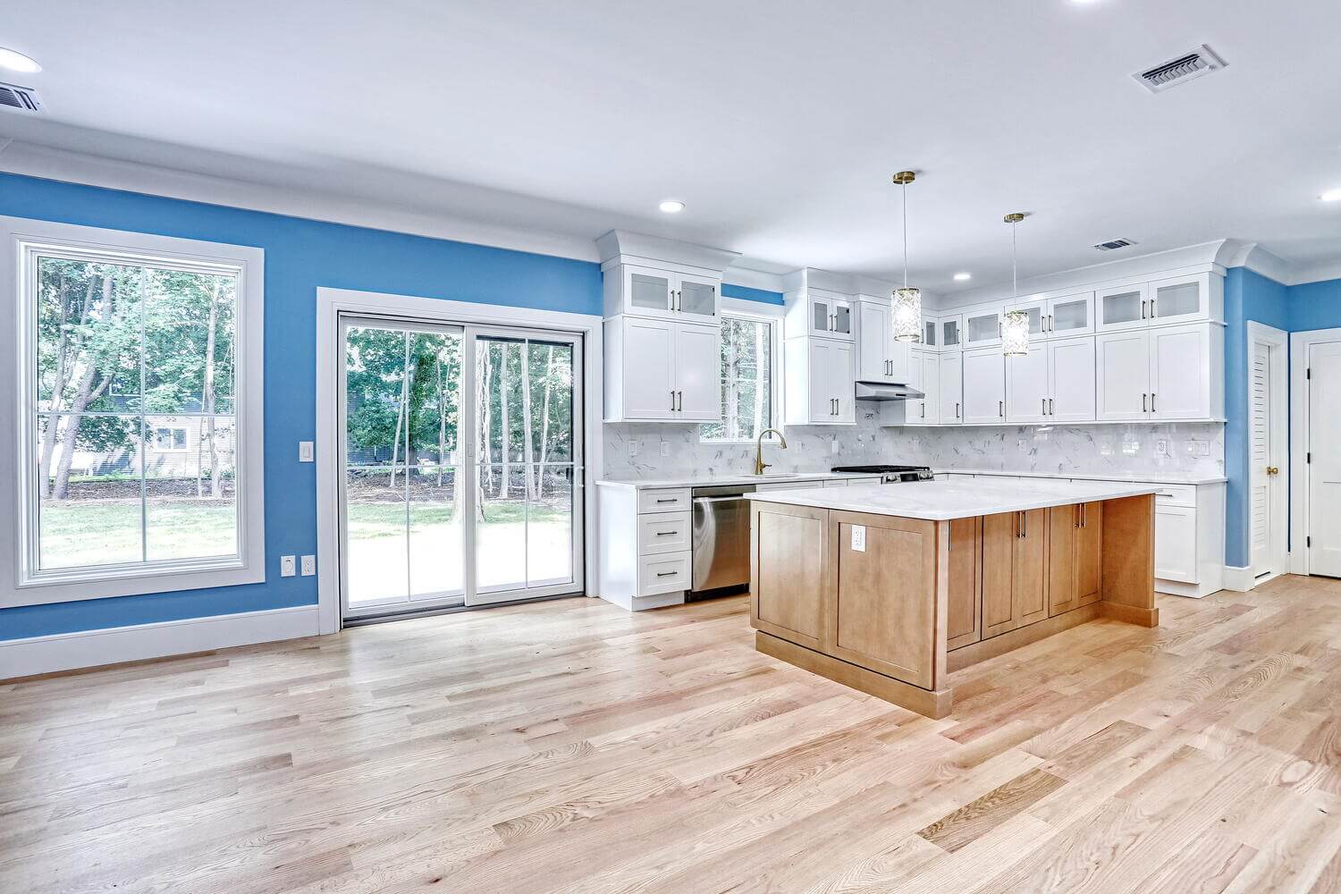 Montvale kitchen — Kitchen Breakfast Area Island — Dadak LLC