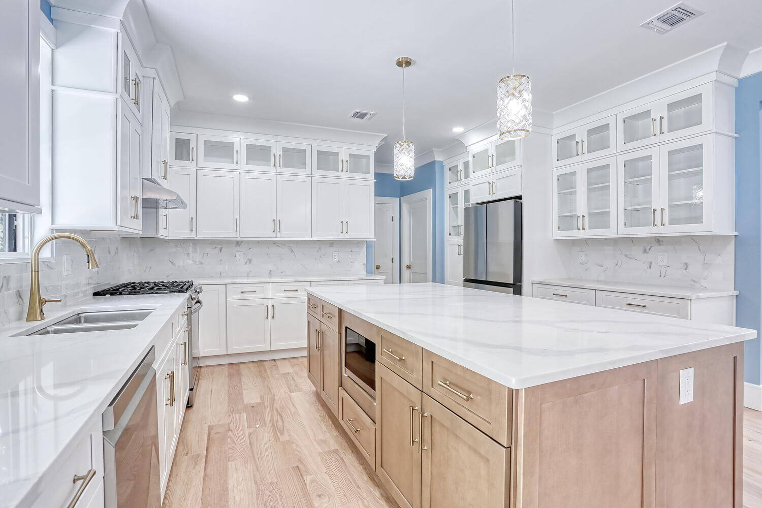 Montvale kitchen — Kitchen Island Quartz Countertops — Dadak LLC