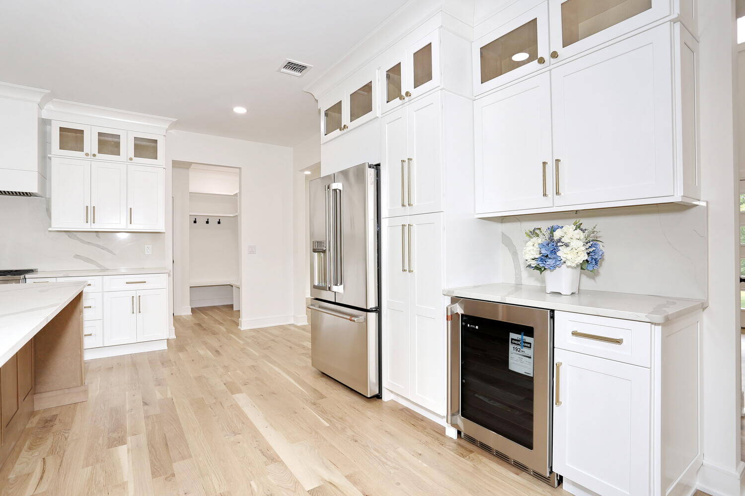 Park Ridge kitchen — Kitchen Storage Cabinets — Dadak LLC