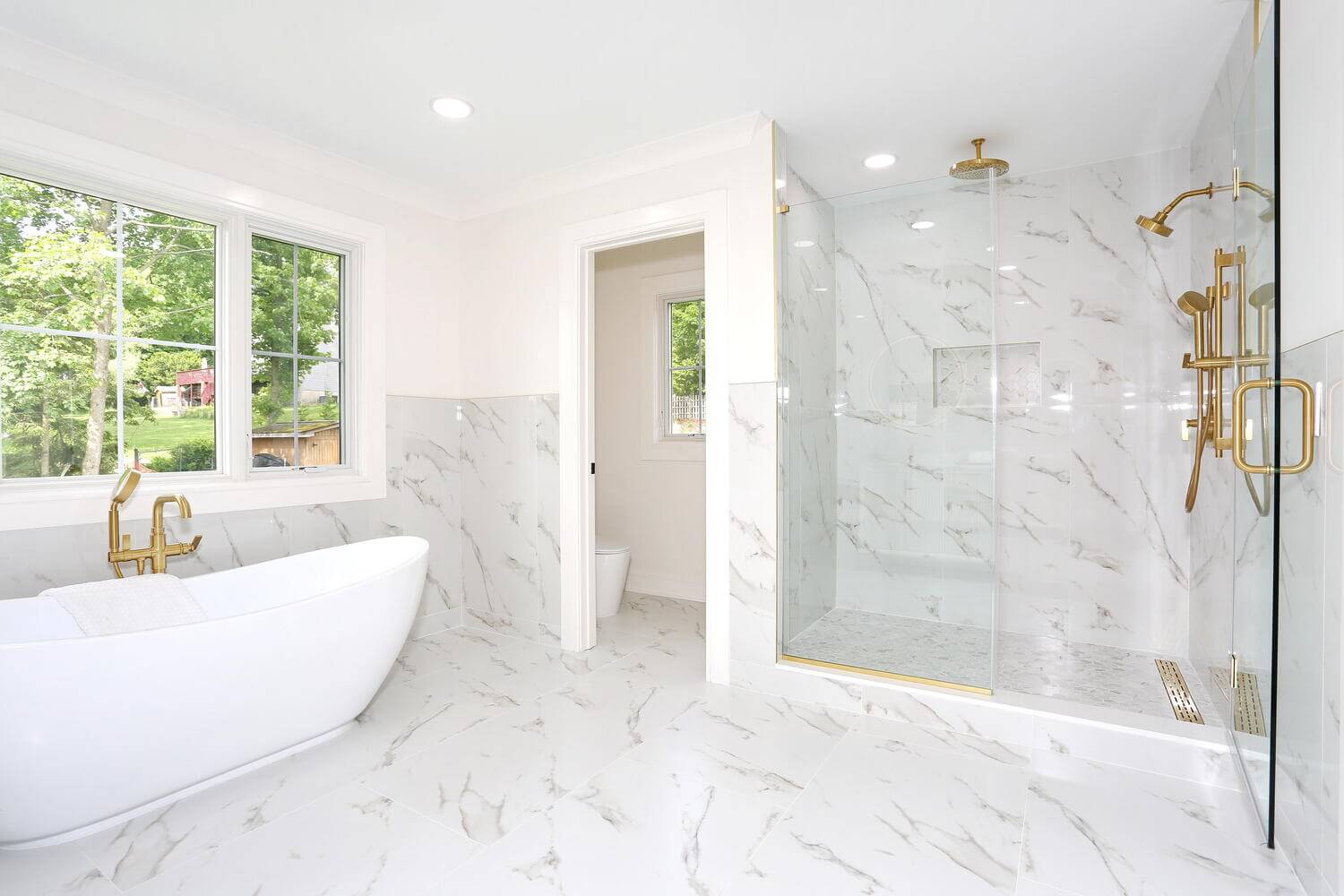 Park Ridge primary suite — Primary Bathroom Tub And Shower — Dadak LLC