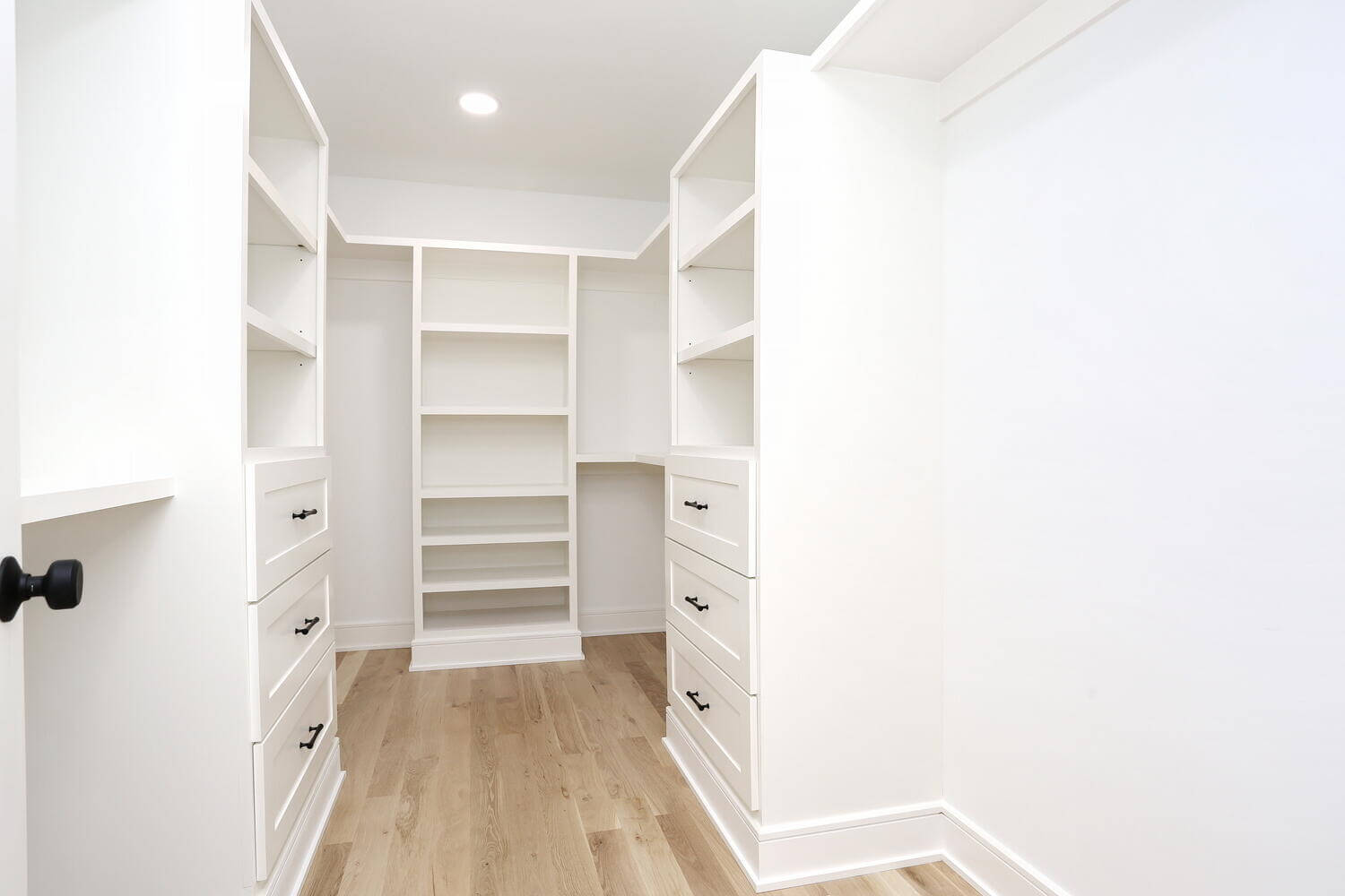 Park Ridge primary suite — Primary Closet Built In Shelves — Dadak LLC