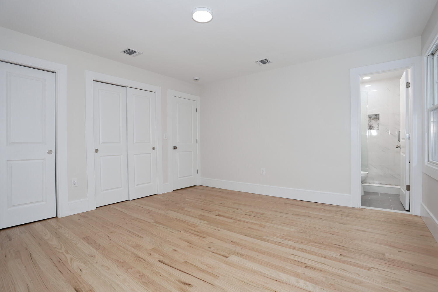 Woodcliff Lake — Bedroom with En-Suite Bathroom — Dadak LLC